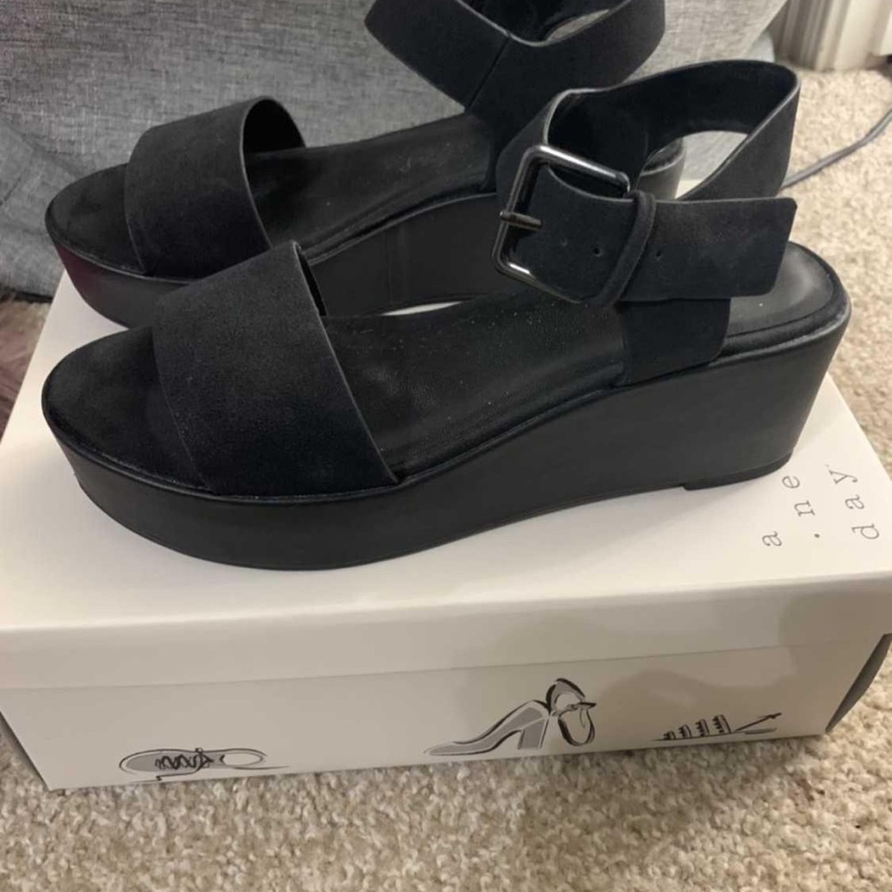 Black wedge sandals size 6.5 - Picture 1 of 3